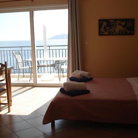 Mema'S Apartment Agia Efimia ภายนอก รูปภาพ