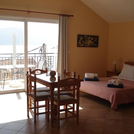 Mema'S Apartment Agia Efimia ภายนอก รูปภาพ